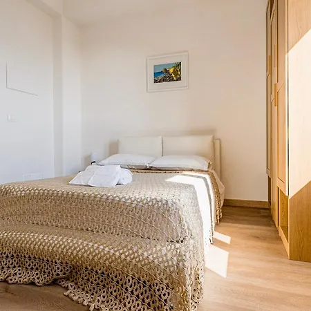 Sea Terrace Ачи Костелло